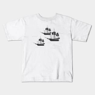 pirates ship war Kids T-Shirt